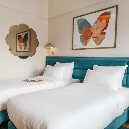 The Social Hub 4*