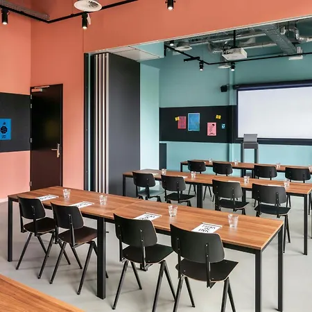 فندق The Social Hub 4*