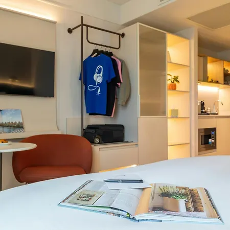 The Social Hub 4*