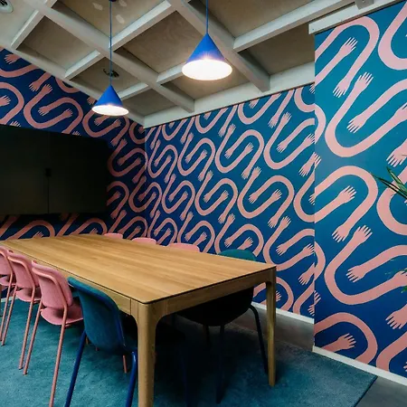 The Social Hub 4*