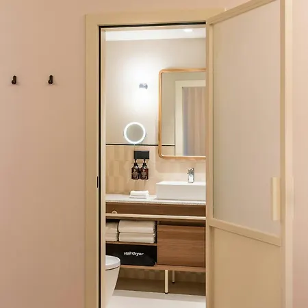 The Social Hub 4*