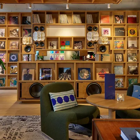 The Social Hub 4*