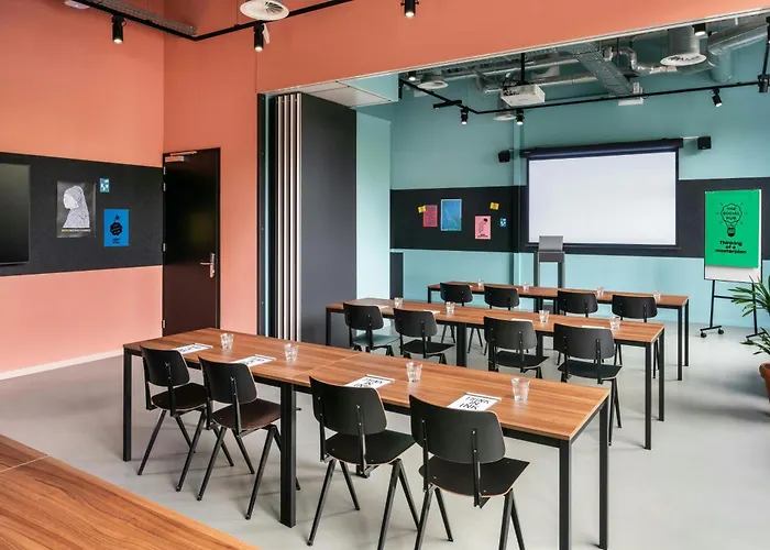 Otel The Social Hub 4*